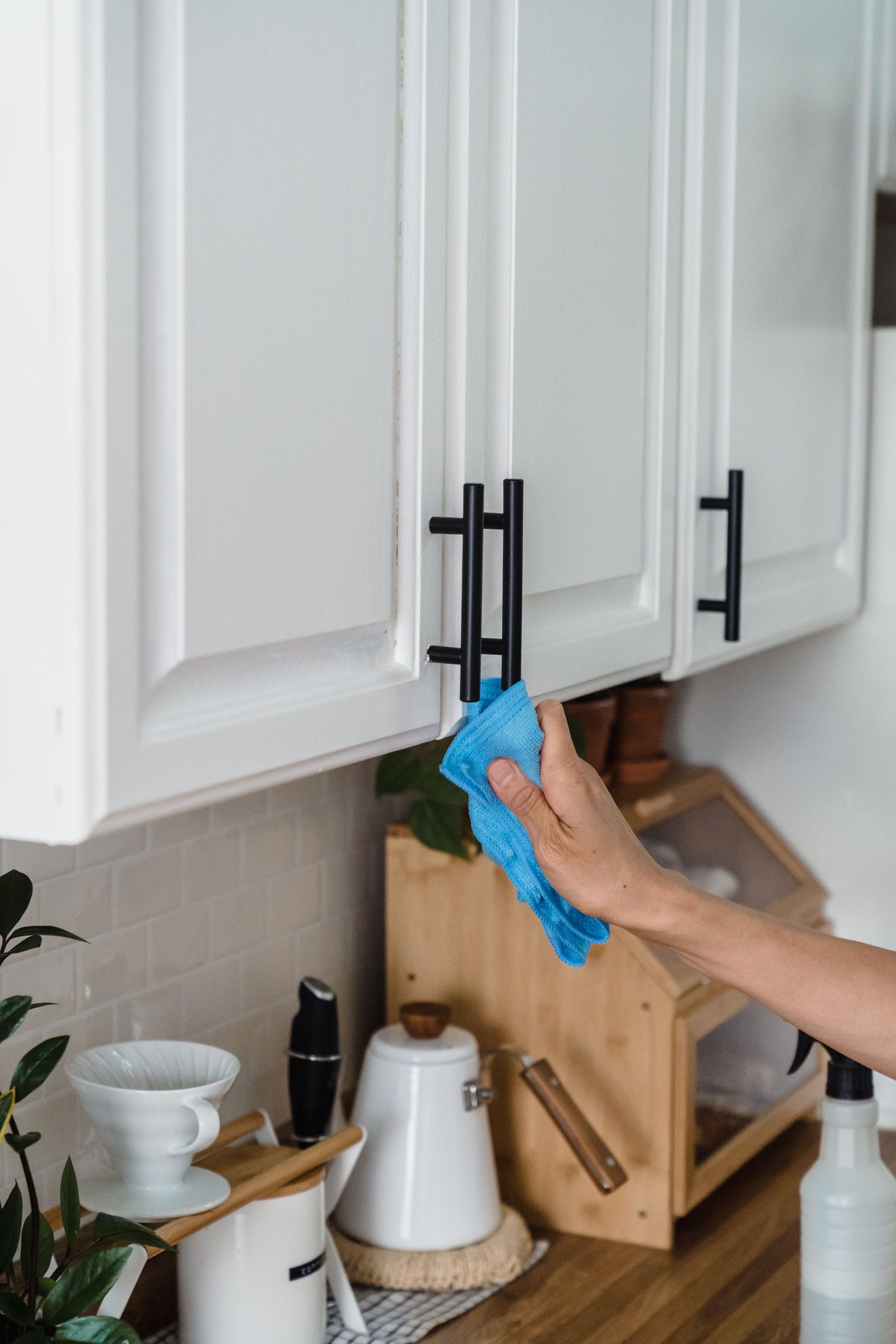 Deep cleaning corners